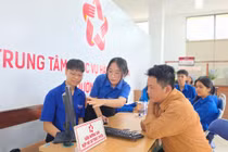 Từ ngày 1-7, đi làm thủ tục có còn phải mang sổ hộ khẩu, giấy tờ cư trú?