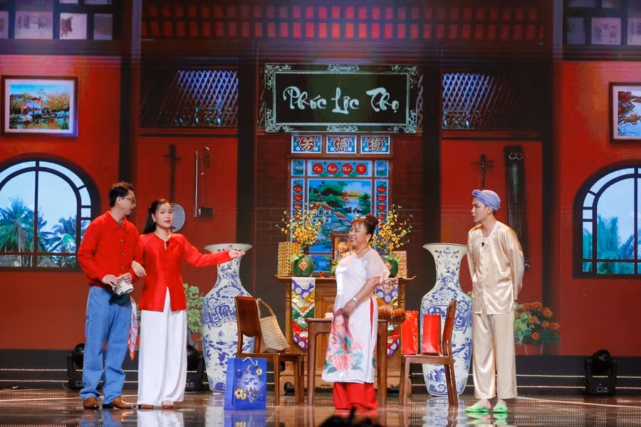 Vợ chồng nghệ sĩ Lâm Vỹ Dạ - Hứa Minh Đạt tham dự chương trình. Ảnh: VTV