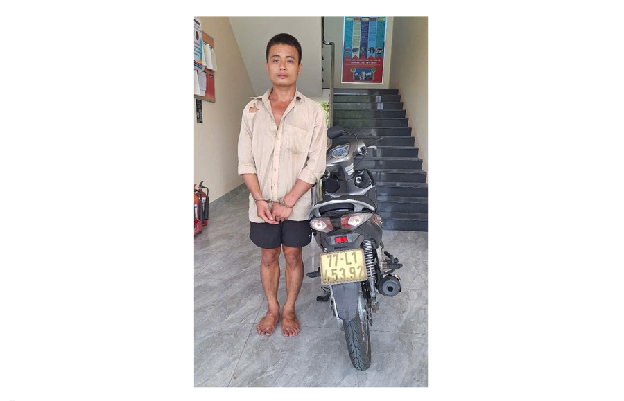 Đối tượng Ngô Quốc Khang và tang vật. Ảnh: ĐVCC anh-man-hinh-2025-07-31-luc-143212.png