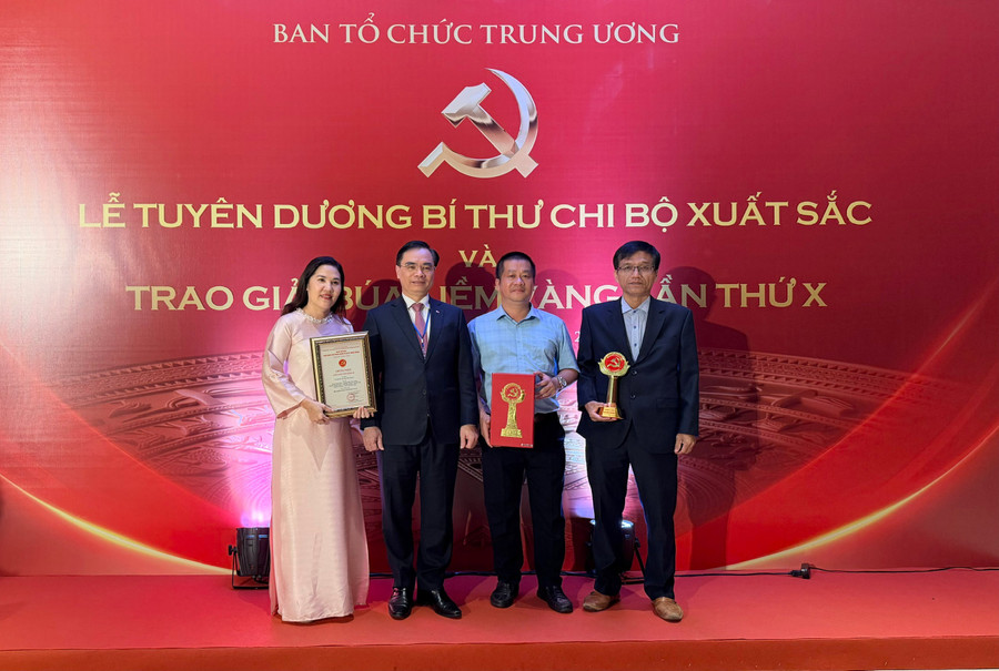 Phóng sự truyền hình “Cây đại thụ của làng Đak Giăng 2” của nhóm phóng viên Hòa Giang - Đoàn Bình - Thanh Sáng - Minh Trung - Bảo Ngọc - Nguyên Trường thuộc Báo và phát thanh, truyền hình Gia Lai đạt giải khuyến khích. Ảnh: Hải Uyên