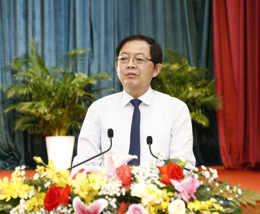 Bí thư Tỉnh ủy Hồ Quốc Dũng đề nghị UBND tỉnh tập trung chỉ đạo triển khai đồng bộ, quyết liệt, sáng tạo, có trọng tâm, trọng điểm các nhiệm vụ phát triển KT-XH trong thời gian tới. Ảnh: Hồng Phúc z6767773692602-5e0cb0b5c76b0f88c649d2be6fafb5ef.jpg