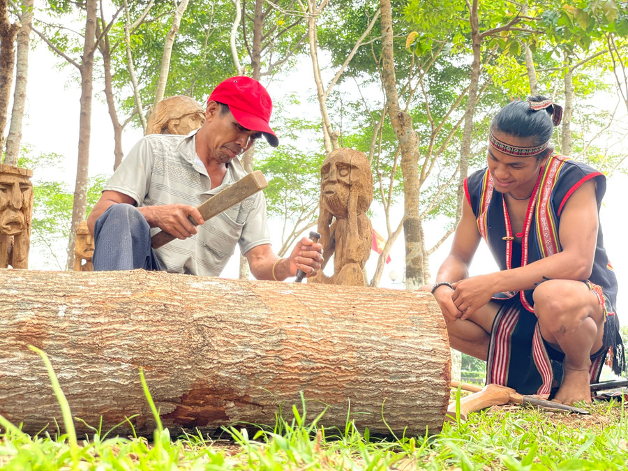 ជាងចម្លាក់ទីក្រុង Pleiku បានចូលរួមក្នុងការប្រលងមួយ។ រូបថត៖ Lam Nguyen b9a233944fadfdf3a4bc.jpg