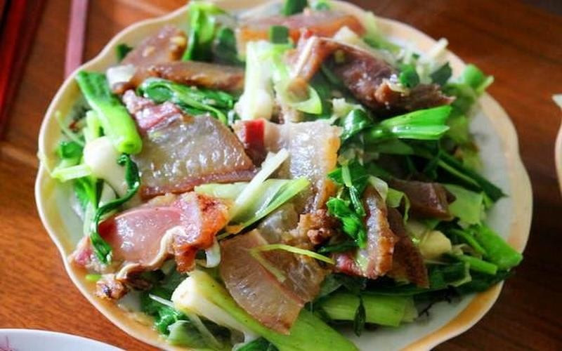 Cải mèo xào thịt gác bếp lần đầu tiên xuất hiện trong bảng xếp hạng của Taste Atlas. Ảnh nguồn internet image3-copy.jpg
