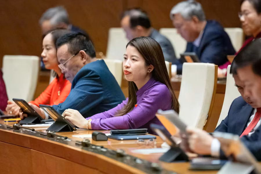 Quốc hội thông qua Nghị quyết kỳ họp 8, yêu cầu chấm dứt miễn thuế VAT hàng hóa giá trị dưới 1 triệu đồng nhập qua Shopee, Temu