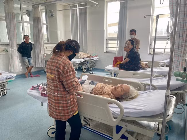 Nhiều người nhập viện sau khi ăn bánh mì