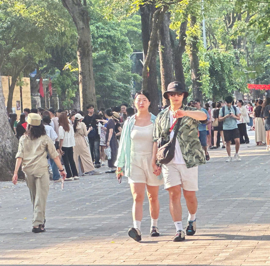 Hà Nội là một trong những điểm đến được khách quốc tế yêu thích. Ảnh: P.V dl.jpg