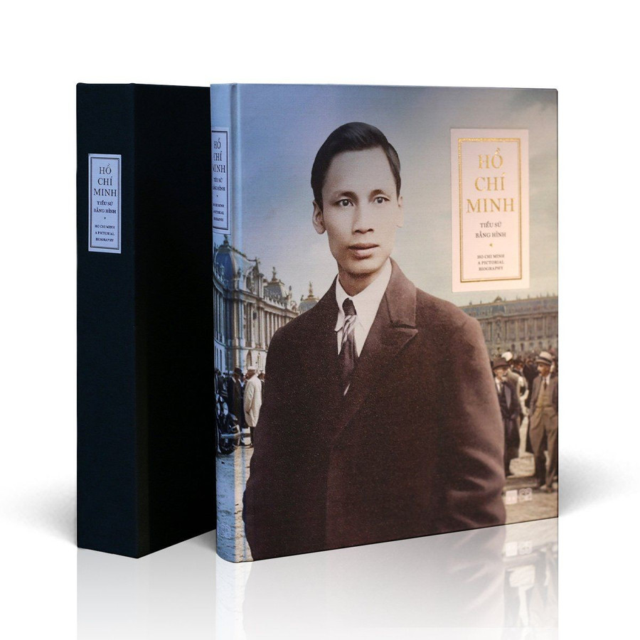 Bản giới hạn cuốn sách “Hồ Chí Minh-Tiểu sử bằng hình”. Ảnh nguồn sachdonga.vn s-50bba486139e464a82ed578600ac0a7e-master.jpg