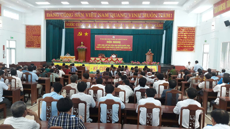 Quang cảnh buổi tiếp xúc cử tri tại xã Phù Mỹ. Ảnh: Ngọc Tống quang-canh-tiep-xuc-cu-tri.jpg