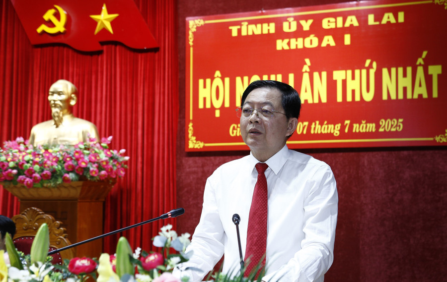 Bí thư Tỉnh ủy Hồ Quốc Dũng phát biểu bế mạc hội nghị. Ảnh: Hân Phúc 1-789.jpg