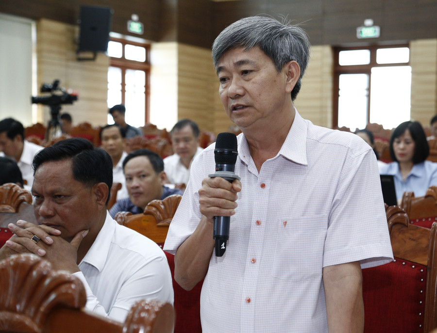 Bí thư Đảng ủy phường Ayun Pa Trần Quốc Khánh cho biết sau khi đi vào vận hành chính quyền địa phương 2 cấp, công việc vận hành của phường khá trơn tru, đáp ứng được nhu cầu của người dân và doanh nghiệp. Ảnh: Hân Phúc 3.jpg