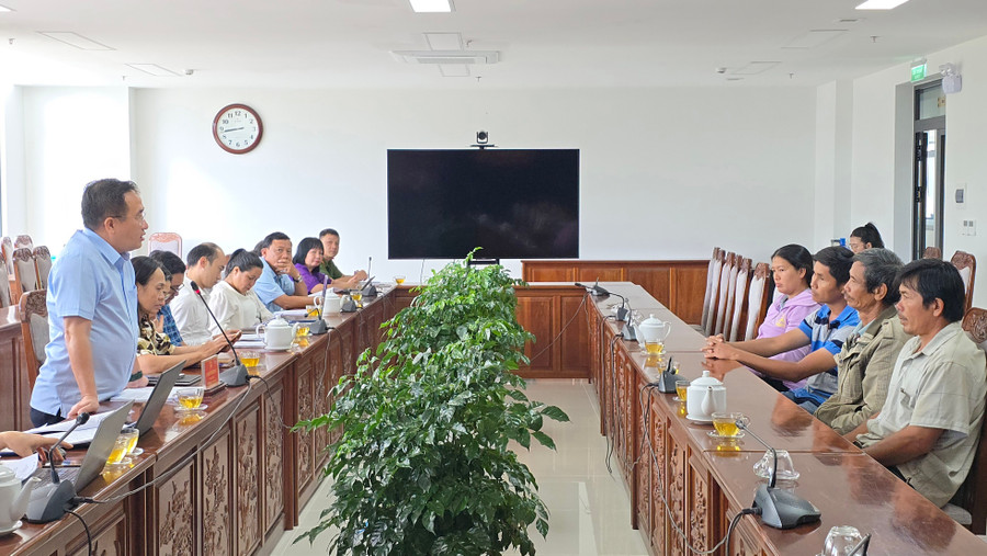 Quang cảnh buổi đối thoại. Ảnh: Bá Bính anh-1.jpg