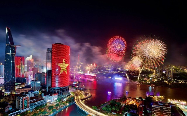 Thành phố Hồ Chí Minh trình bắn pháo hoa tại 30 điểm trong đêm 30/4. Ảnh: Báo Chính phủ 0405nganh-du-lich-don-105tr-luot-khach-304.jpg