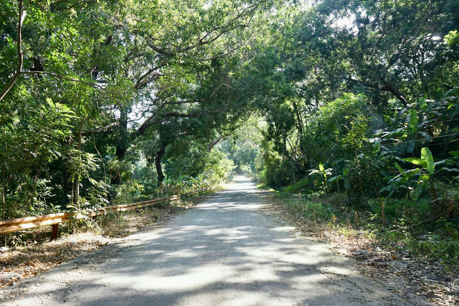 Ma Thiên Lãnh nằm ở xã Thạnh Tân, TP.Tây Ninh (Tây Ninh), nơi đây là khu vực tiếp giáp giữa ba ngọn núi: Núi Bà Đen, núi Heo và núi Phụng. Thung lũng Ma Thiên Lãnh rộng khoảng 2.000 ha, có độ cao từ 300 - 400m so với mực nước biển