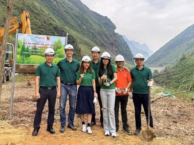 Khánh Ngọc - thành viên nhỏ tuổi nhất tham gia chương trình trồng cây tại thủy điện Nho Quế 2 - Hà Giang - Net Zero