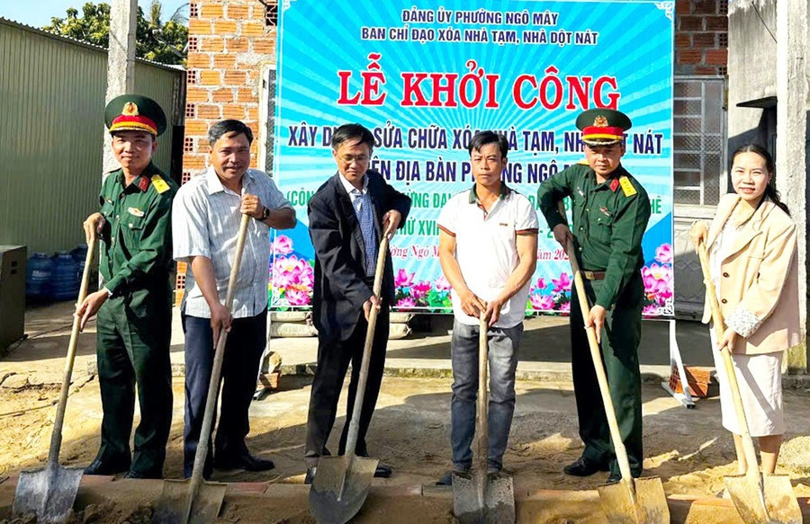 Quỹ Vì người nghèo thị xã An Khê đã tiếp nhận hơn 627,4 triệu đồng cho chương trình xóa nhà tạm, nhà dột nát. Ảnh: Ngọc Minh an-khe-day-nhanh-tien-do-xoa-nha-tam-nha-dot-nat-dd.jpg