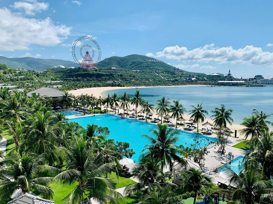 Nha Trang với những bãi biển đẹp tuyệt trở thành một trong những điểm đến hấp dẫn nhất mùa hè. Ảnh: Phương Vi z6600996035086-20734fa46ca8dcc61183a05bea62c2ef.jpg