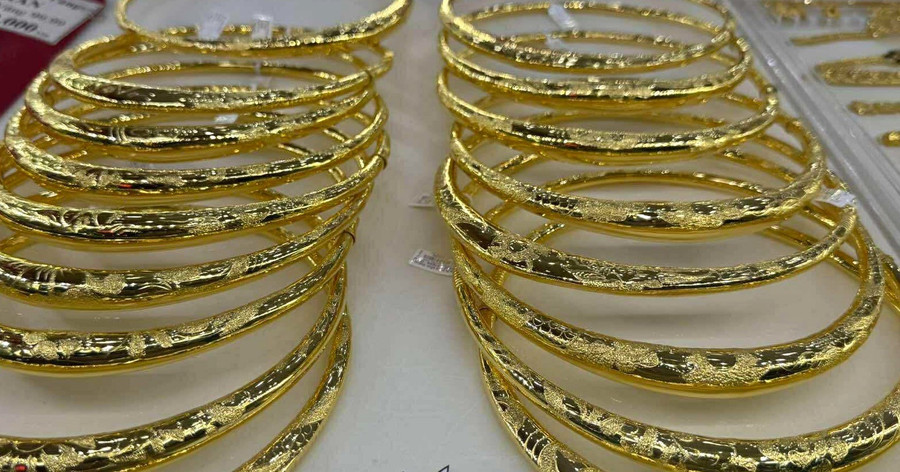 El precio del oro el 23 de agosto continuó alcanzando su nivel más alto de la historia, con 126,6 millones de VND. Foto: P.V. e7bd9879-acad-4a68-a8c0-cb284326ff76.jpg