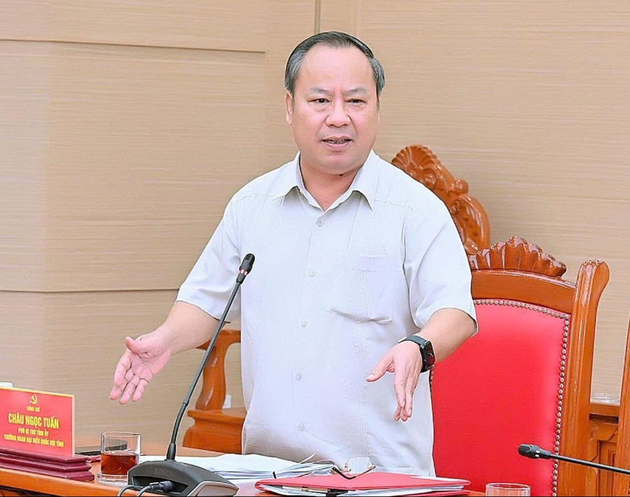 Phó BÍ thư Tỉnh ủy, Trưởng đoàn Đại biểu Quốc hội tỉnh Châu Ngọc Tuấn đề xuất cần thường xuyên kiểm tra, giám sát về chuyển đổi số tại các địa phương, đơn vị nhằm kịp thời tháo gỡ khó khăn, vướng mắc. Ảnh: Đức Thụy Phó BÍ thư Tỉnh ủy, Trưởng đoàn Đại biểu Quốc hội tỉnh Châu Ngọc Tuấn đề xuất cần thường xuyên kiểm tra, giám sát về chuyển đổi số tại các địa phương, đơn vị nhằm kịp thời tháo gỡ khó khăn, vướng mắc. Ảnh: Đức Thụy