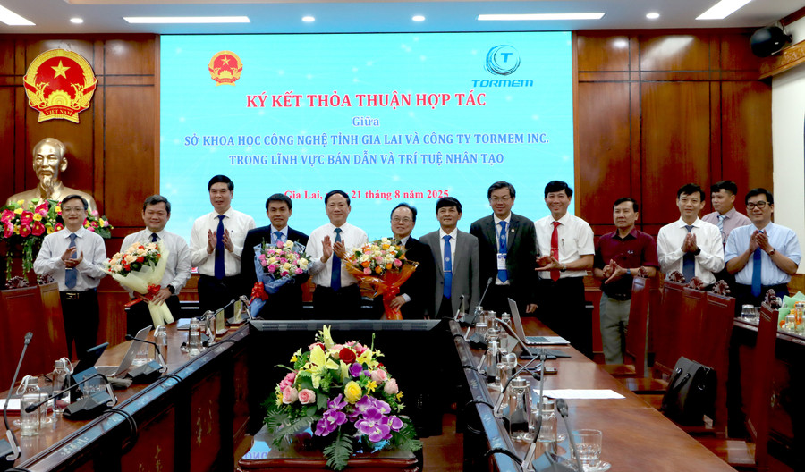 Lễ ký kết MOU giữa Sở Khoa học và Công nghệ tỉnh Gia Lai và Trường Đại học Quy Nhơn với TORmem (Hoa Kỳ). z6949809192191-2e536f0e2dfca6ebfe34b0a206ac90a9.jpg
