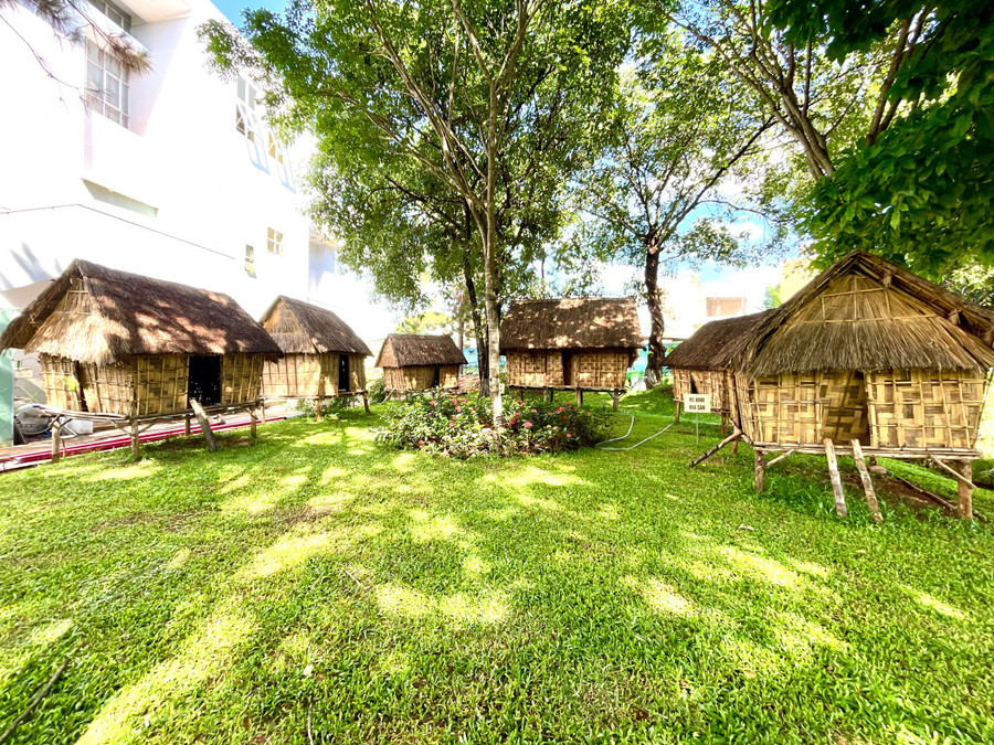 ទិដ្ឋភាពនៃគំរូដែលបានសាងសង់ឡើងវិញនៃភូមិស្តរ។ រូបថត៖ Lam Nguyen bfb4838ae97f5c21056e.jpg