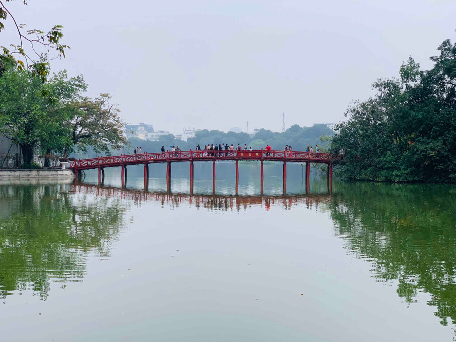 Cầu Thê Húc được Thần Siêu Nguyễn Văn Siêu xây dựng vào năm 1865. Ảnh: P.V img-9458.jpg
