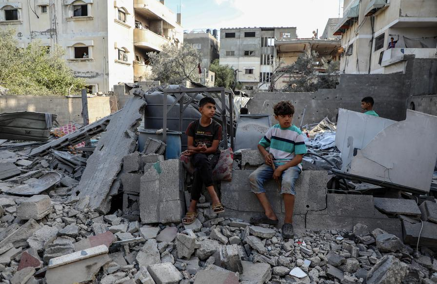 Cảnh đổ nát do cuộc không kích của Israel gây ra ở khu vực Al-Zawaida, miền Trung Dải Gaza, ngày 25 -9. Ảnh: Tân Hoa xã pha-huy.png
