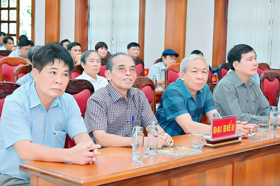 Đông đảo người làm báo nhiều thế hệ trên địa bàn tỉnh đã tham dự hội nghị. Ảnh: Đức Thụy 822e085c1e01a95ff010.jpg