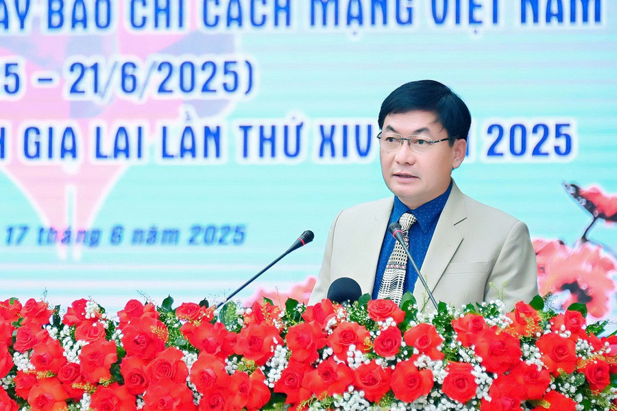 Nhà báo Huỳnh Kiên-Chủ tịch Hội Nhà báo tỉnh, Tổng Biên tập Báo Gia Lai, Phó Trưởng ban Thường trực Ban Tổ chức Giải Báo chí tỉnh Gia Lai lần thứ XIV năm 2025 nhận xét về số lượng, chất lượng tác phẩm của mùa giải năm nay. Ảnh: Đức Thụy 141bf9d4818b36d56f9a.jpg