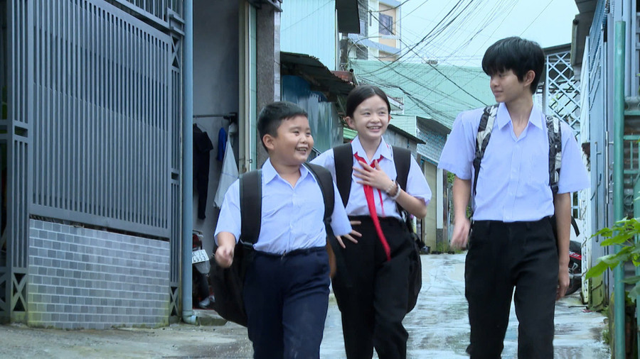 Dù thiếu thốn đủ bề, 3 anh em vẫn yêu thương, bảo ban nhau trong cuộc sống và học tập. Ảnh: Thanh Sáng z7150300923862-de87549a0939aaa68659a4c493d40a81.jpg