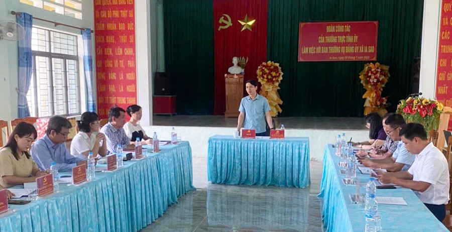 Quang cảnh buổi làm việc tại xã Ia Sao. Ảnh: Xuân Định layxd-anh-3.jpg