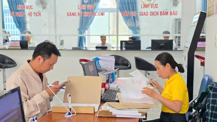 Các nguyên tắc phục vụ cần được đảm bảo triệt để nhằm nâng cao tỷ lệ hài lòng của người dân và doanh nghiệp. Ảnh: Bá Bính z6783413130363-a8abe6ba11571dd784a768a3175880fe.jpg