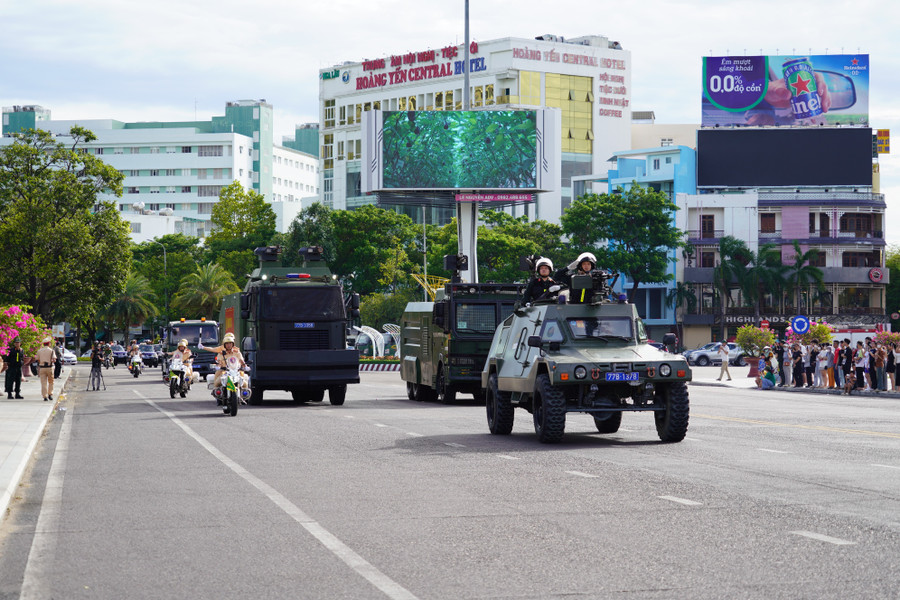 Lực lượng Công an tỉnh Gia Lai tham gia diễu hành biểu dương lực lượng trong Lễ ra quân. Ảnh: Nguyễn Hân 5.jpg