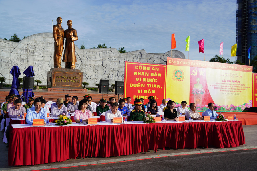 Các đại biểu dự lễ. Ảnh: Nguyễn Hân 3.jpg