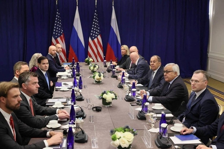 Các thành viên của phái đoàn đàm phán do Ngoại trưởng Nga Sergey Lavrov và Ngoại trưởng Mỹ Marco Rubio dẫn đầu, tham dự một cuộc họp tại New York vào ngày 24-9. Ảnh: Reuters 1.jpg