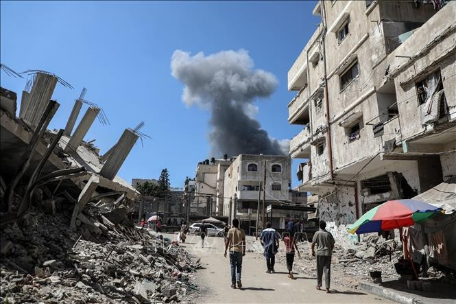 Khói bốc lên sau cuộc không kích của Israel tại dải Gaza. Ảnh: THX/TTXVN vna-potal-my-de-xuat-ke-hoach-21-diem-cho-hoa-binh-tai-gaza-stand.jpg