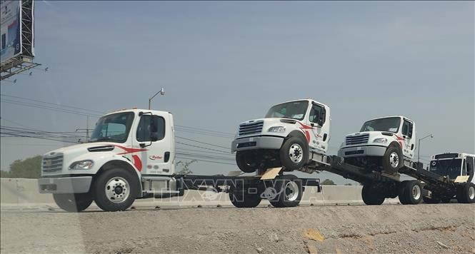 Ô tô sản xuất tại Mexico được vận chuyển đến cửa khẩu biên giới để xuất khẩu sang Mỹ. Ảnh minh họa: Phi Hùng/PV TTXVN tại Mexico xe-tai-26925-10.jpg