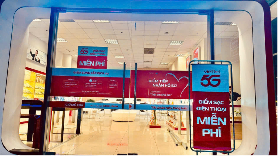 Viettel Telecom bố trí 237 điểm sạc pin miễn phí cho người dân. Ảnh: ĐVCC viettel-1.png
