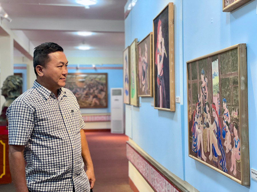 O pintor Siu Quy propôs diversas soluções práticas para preservar e promover o valor do legado artístico de seu primeiro mestre, o pintor Xu Man. Foto: Phuong Duyen 0bf0cb2d40e1ccbf95f0.jpg