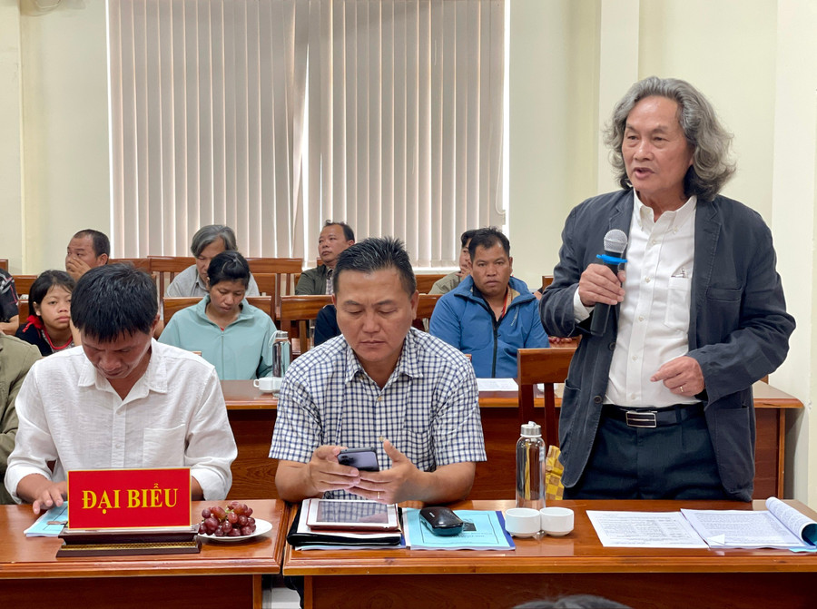O professor, doutor e escultor Nguyen Xuan Tien, presidente da Associação de Belas Artes da Cidade de Ho Chi Minh, compartilhou algumas opiniões na conferência. Foto: Phuong Duyen fa014834c0f84ca615e9.jpg