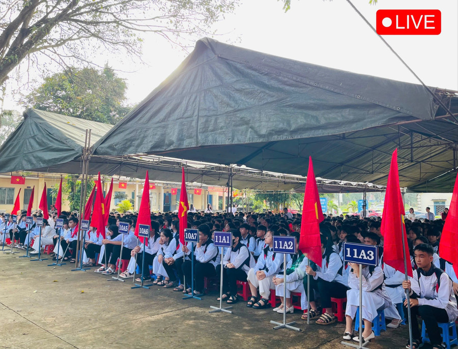 Quang cảnh lễ khai giảng năm học mới tại Trường THPT Trần Phú (xã Bàu Cạn). Ảnh: Phương Dung z6978150799846-edf263d51727acfa759d6a54fb2003c6.jpg