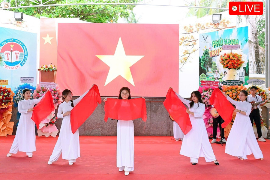 Các tiết mục văn nghệ vui tươi mở đầu cho buổi lễ. Ảnh: Đức Thụy gen-h-van-nghe.jpg