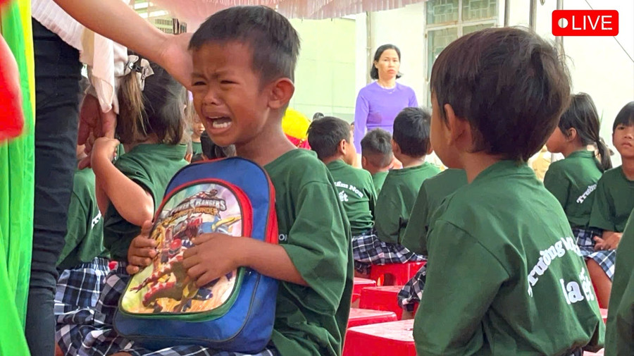 Ngày đầu tiên đi học có niềm vui, sự háo hức và cả những giọt nước mắt. Ảnh: Hoàng Hoài z6978115006935-ddaf5e9b30d11b2280637057e6513dba-4572.jpg