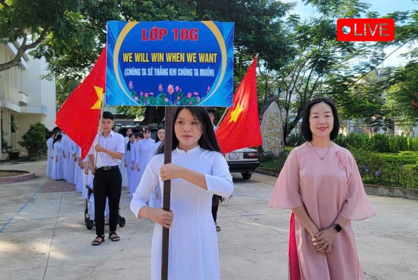 Trường THPT Tăng Bạt Hổ làm lễ đón học sinh lớp 10 vào trường học tập nhân lễ khai giảng năm học mới. Ảnh: Trường Đăng fff42a60c0504b0e1241.jpg