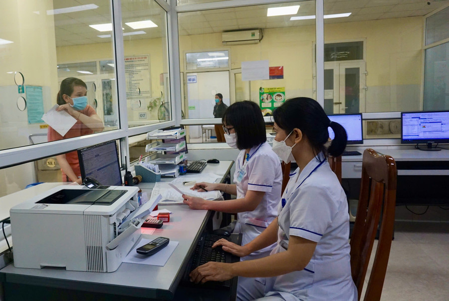 Bệnh nhân đến khám-chữa bệnh tại Bệnh viện Đa khoa tỉnh chỉ cần mang theo CCCD có gắn chip là có thể đăng ký khám-chữa bệnh. Ảnh: Thảo Khuy z6773821366410-0f2472a926d9faece2c1aef199baffeb.jpg