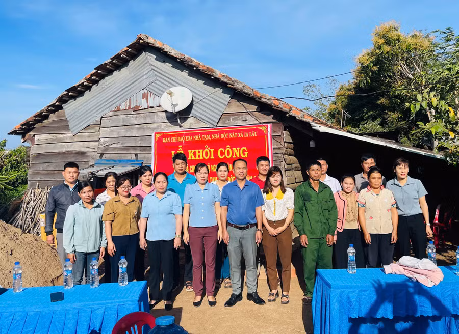 quang-canh-le-khoi-cong-xay-dung-nha-cho-ho-ngheo-tai-xa-ia-lau-huyen-chu-prong-anh-na1.jpg
