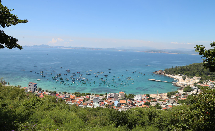 Dự báo khu vực xã đảo Nhơn Châu có mưa rào trong ngày và đêm 12-10. Ảnh: P.V xa-dao-nhon-chau.jpg