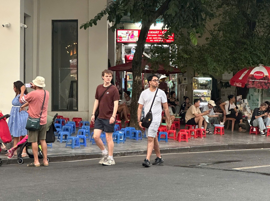 Việt Nam là đất nước thân thiện, có chính sách thị thực thông thoáng, hấp dẫn du khách. Ảnh: P.V khach-quoc-te-du-lich-viet-nam.jpg