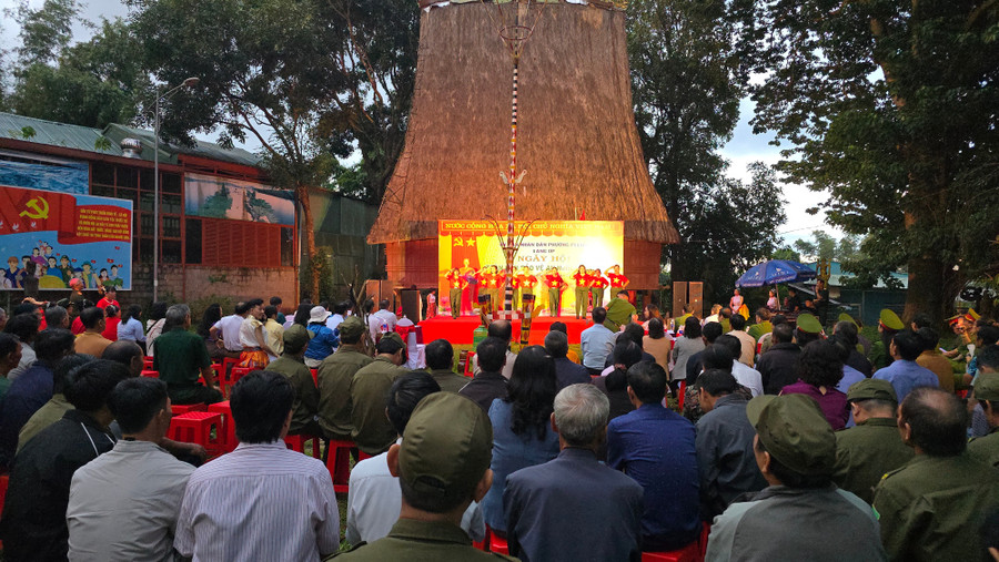 Quang cảnh ngày hội. Ảnh: Bá Bính anh-1.jpg