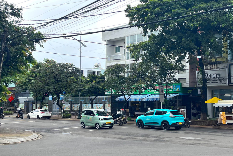 Các phương tiện vận tải lưu thông trong đô thị phải tuân thủ các quy định của Luật trật tự, an toàn giao thông đường bộ năm 2024. Ảnh: P.V taxigialai.jpg