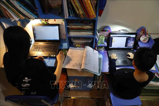 Sự phát triển của công nghệ và mạng internet có những tác động to lớn đối với trẻ em. Ảnh minh họa: TTXVN Sự phát triển của công nghệ và mạng internet có những tác động to lớn đối với trẻ em. Ảnh minh họa: TTXVN